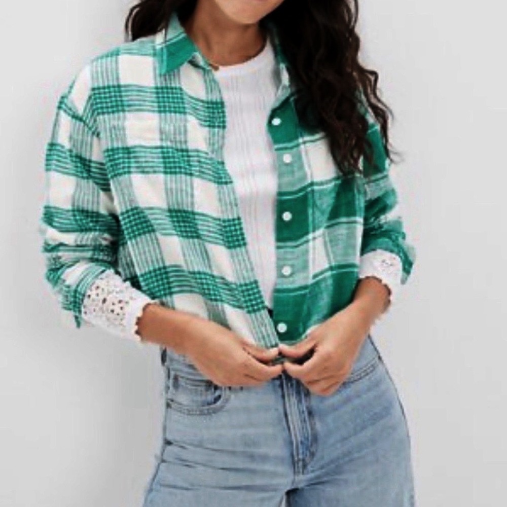 American Eagle Green White Plaid Cropped Flannel Shirt Womens Medium Button Down